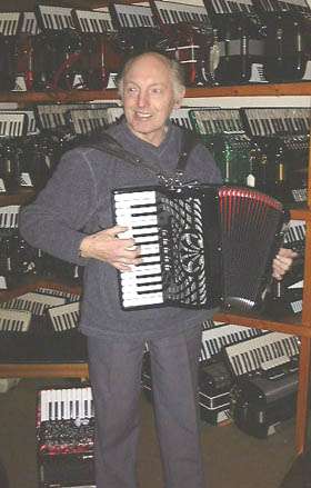 Ken Hartley - master of the small accordion!